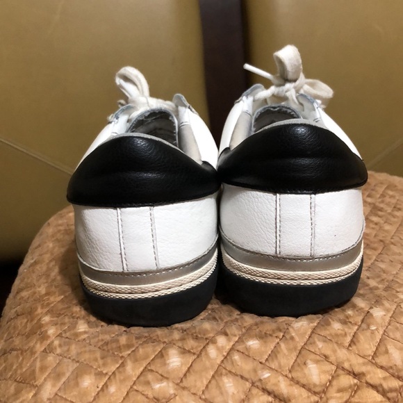 White womens size 9 sneakers - Picture 2 of 3